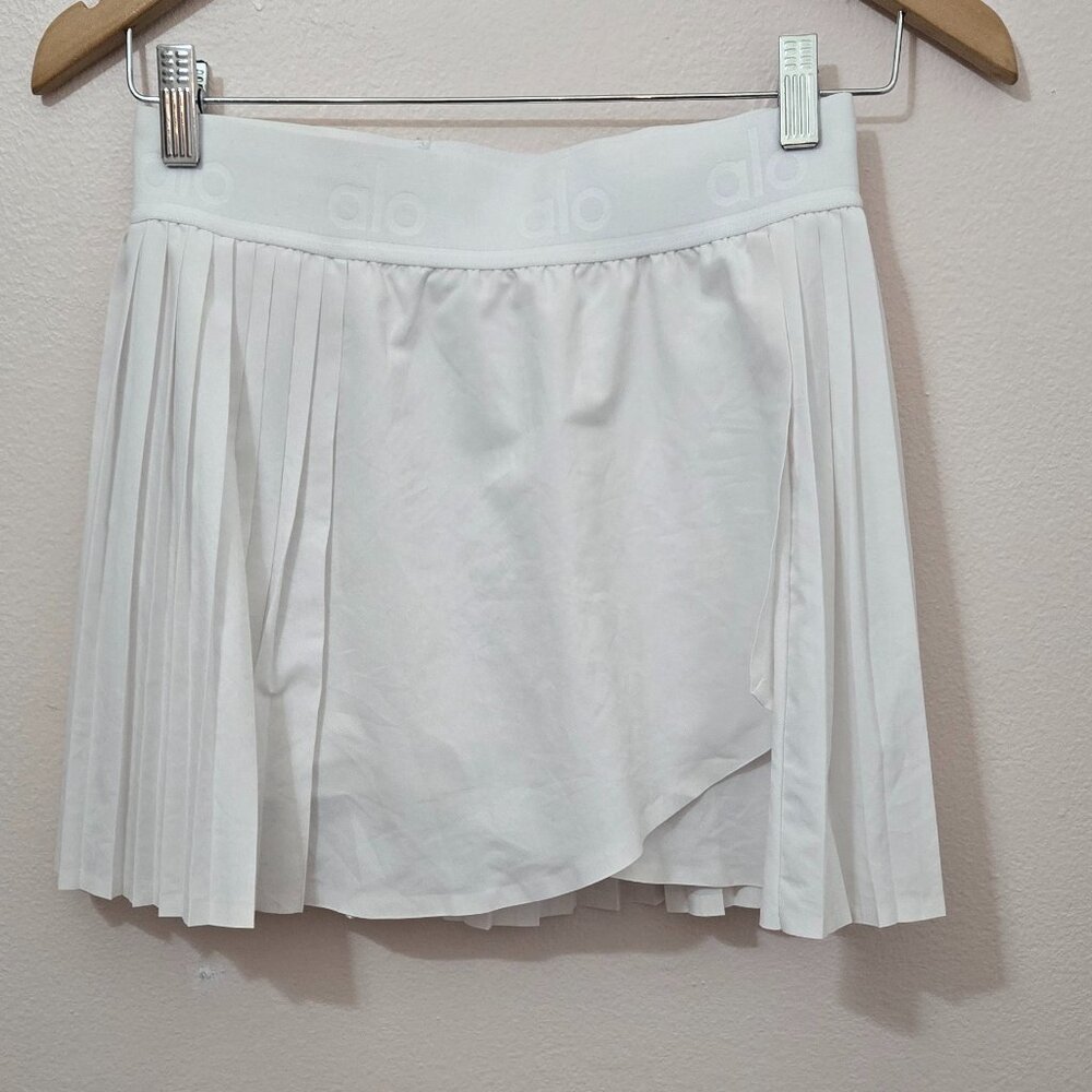 Alo Yoga Aces Tennis Skirt in White